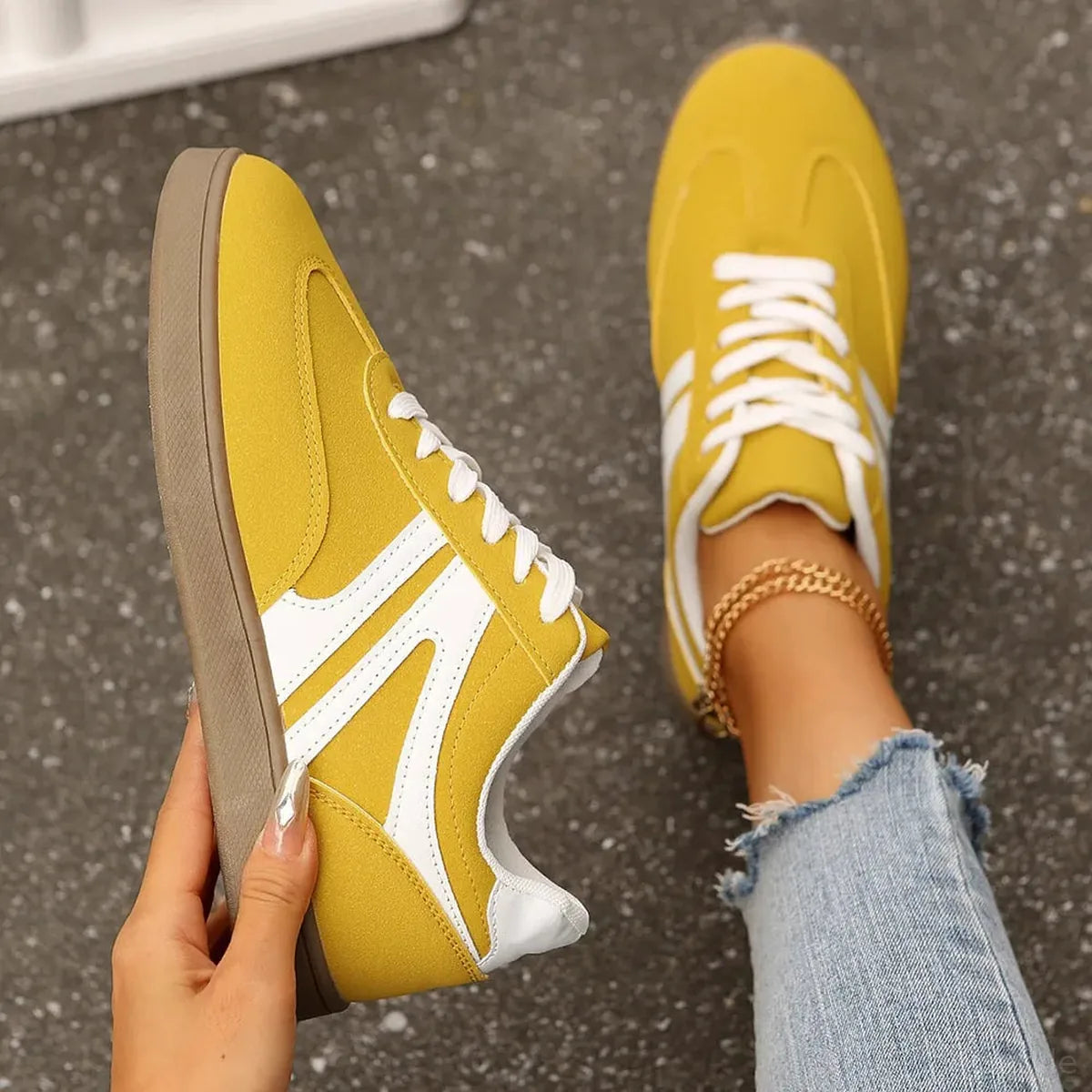 Stylish Lace-Up Round Toe Flat Casual Sneakers