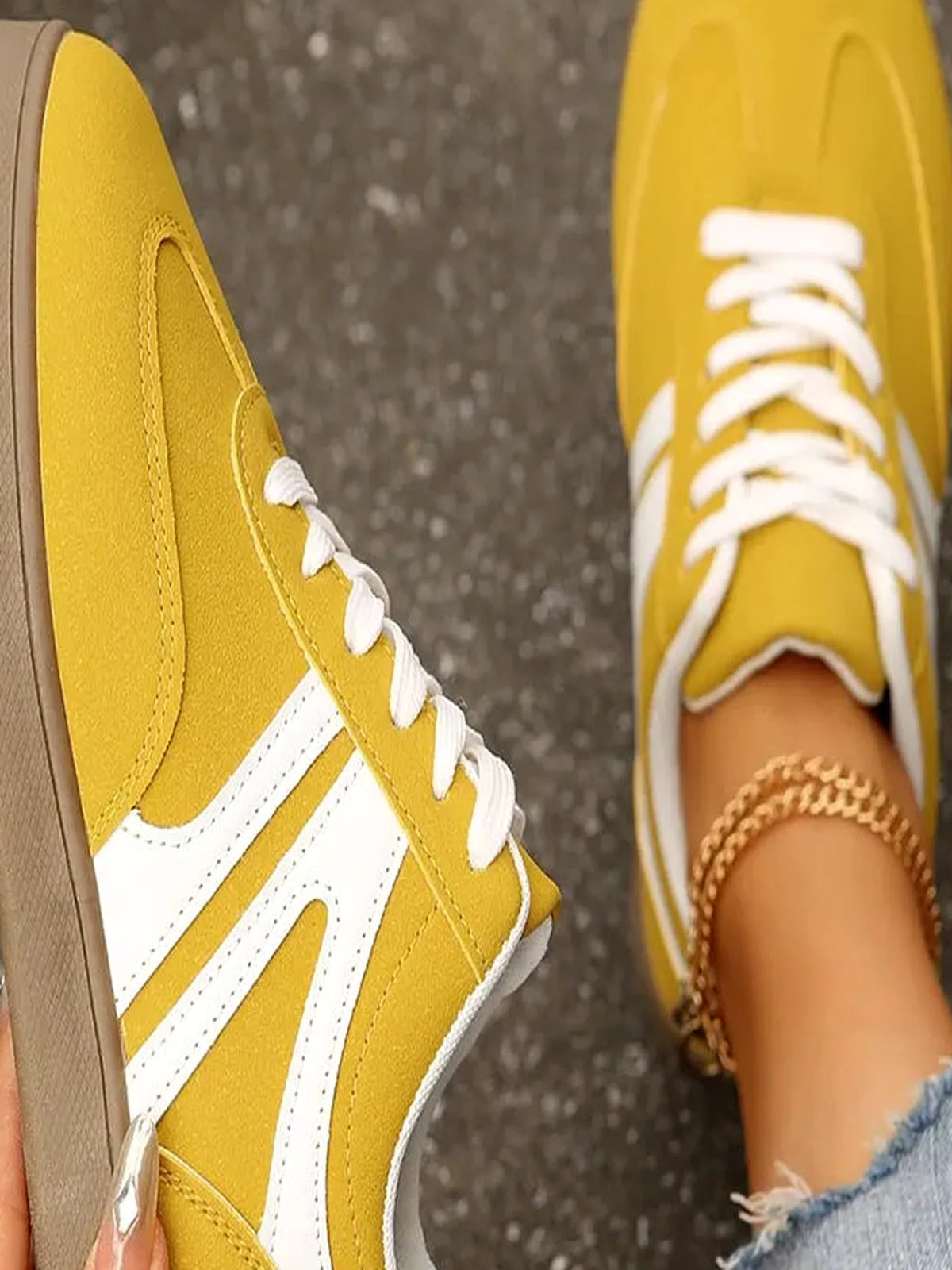 Stylish Lace-Up Round Toe Flat Casual Sneakers